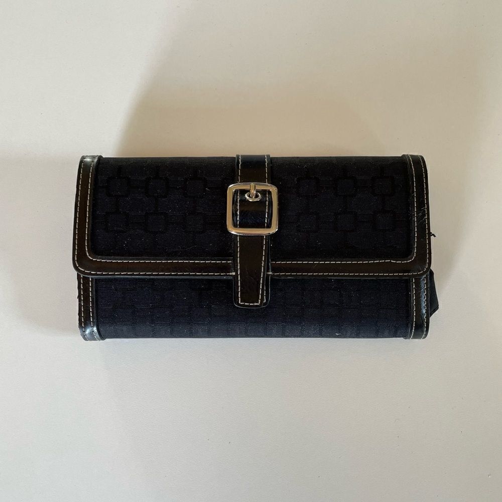 EUC Unbranded Womens Black Wallet with cute Buckle Snap
